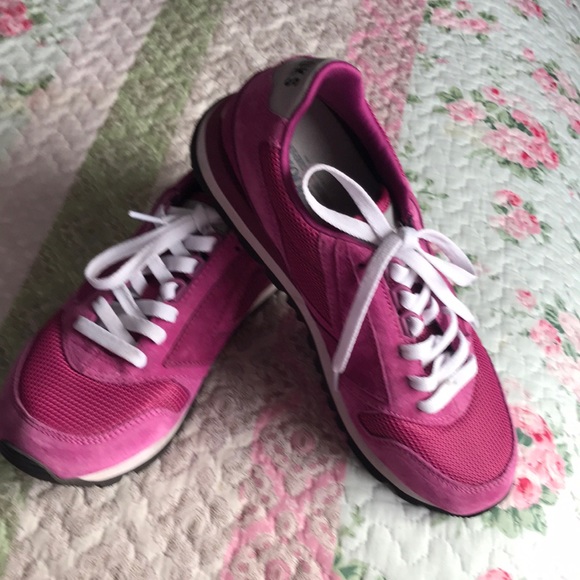 Brooks sneakers-worn once-like new - Picture 1 of 4